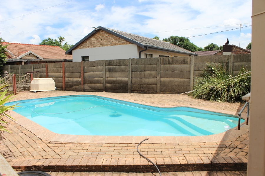 3 Bedroom Property for Sale in Potchefstroom North West